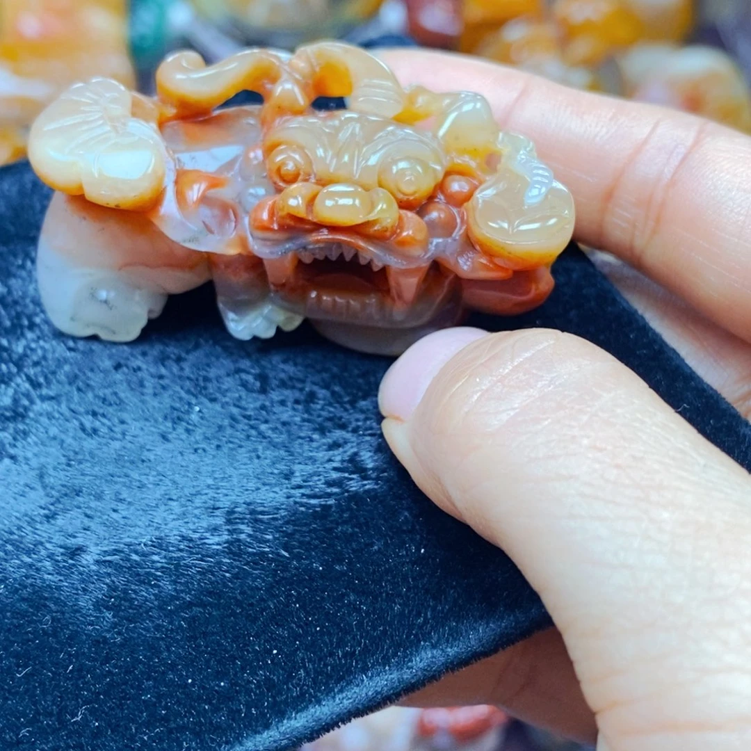 未镶嵌石英质玉（黄龙玉）颈饰