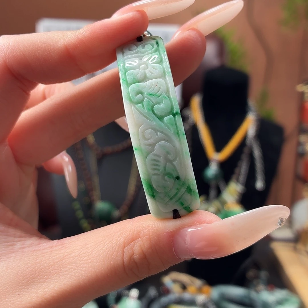 翡翠未镶嵌耳饰手串