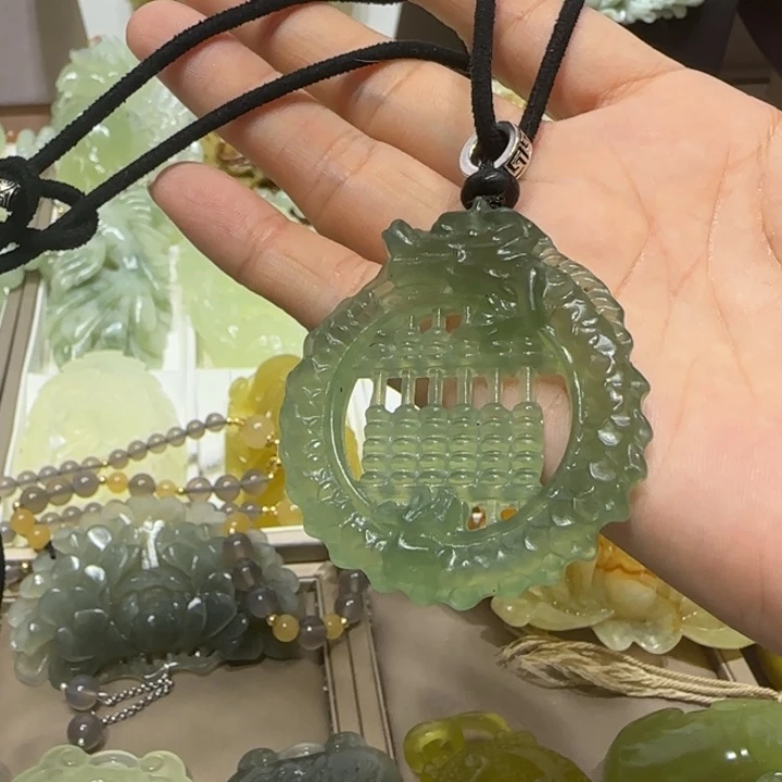 蛇纹石玉吊坠未镶嵌