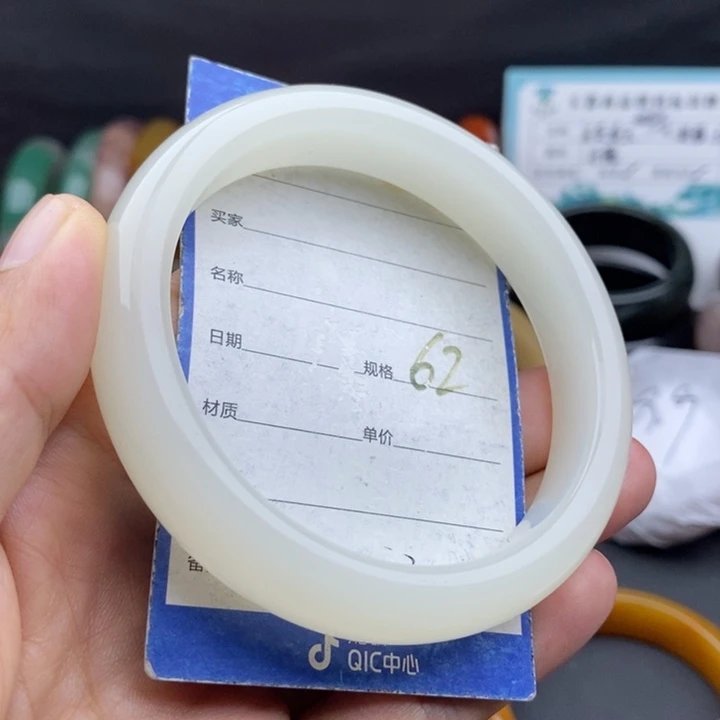 未镶嵌手镯石英质玉