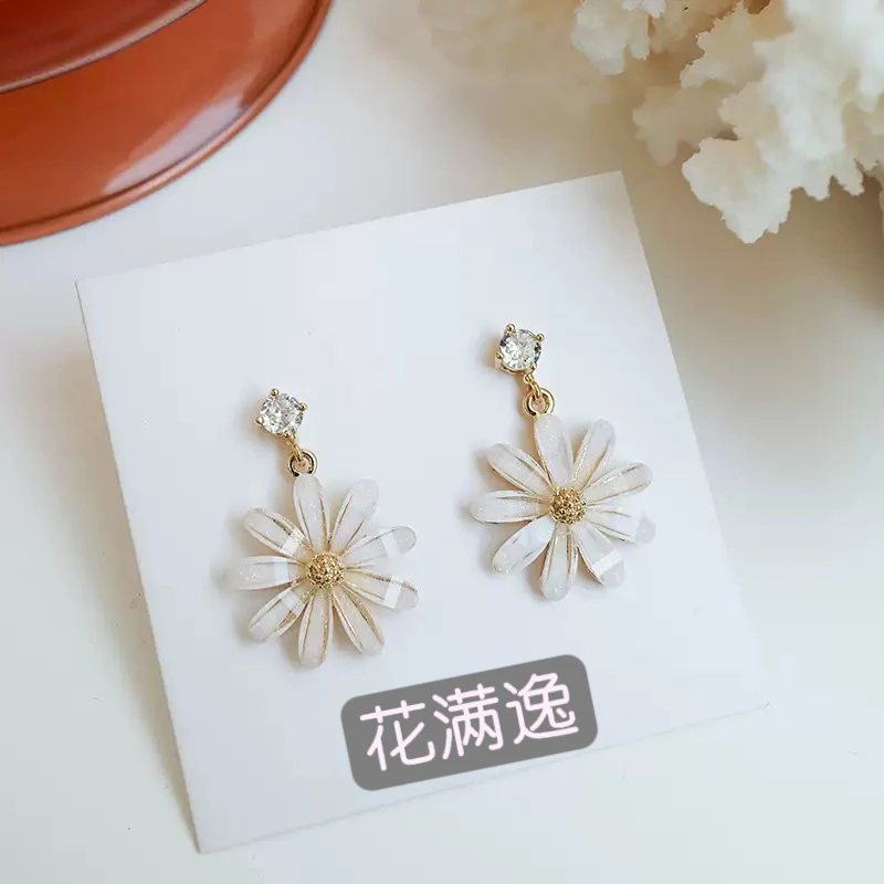 合金树脂耳饰 925银针米色花朵耳钉简约气质耳钉质感