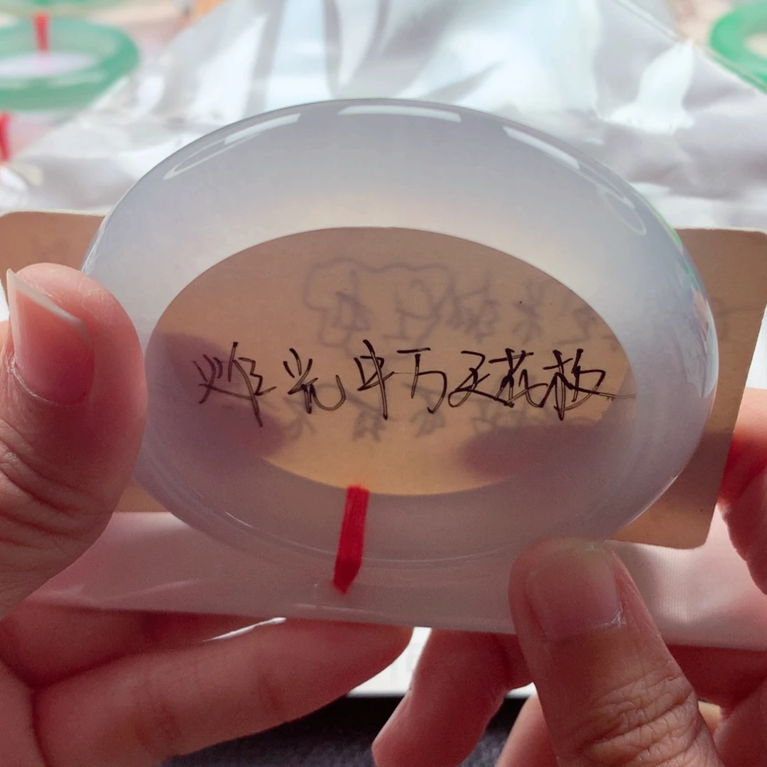 翡翠未镶嵌手镯56炸光白冰毕业种水中万天花板A