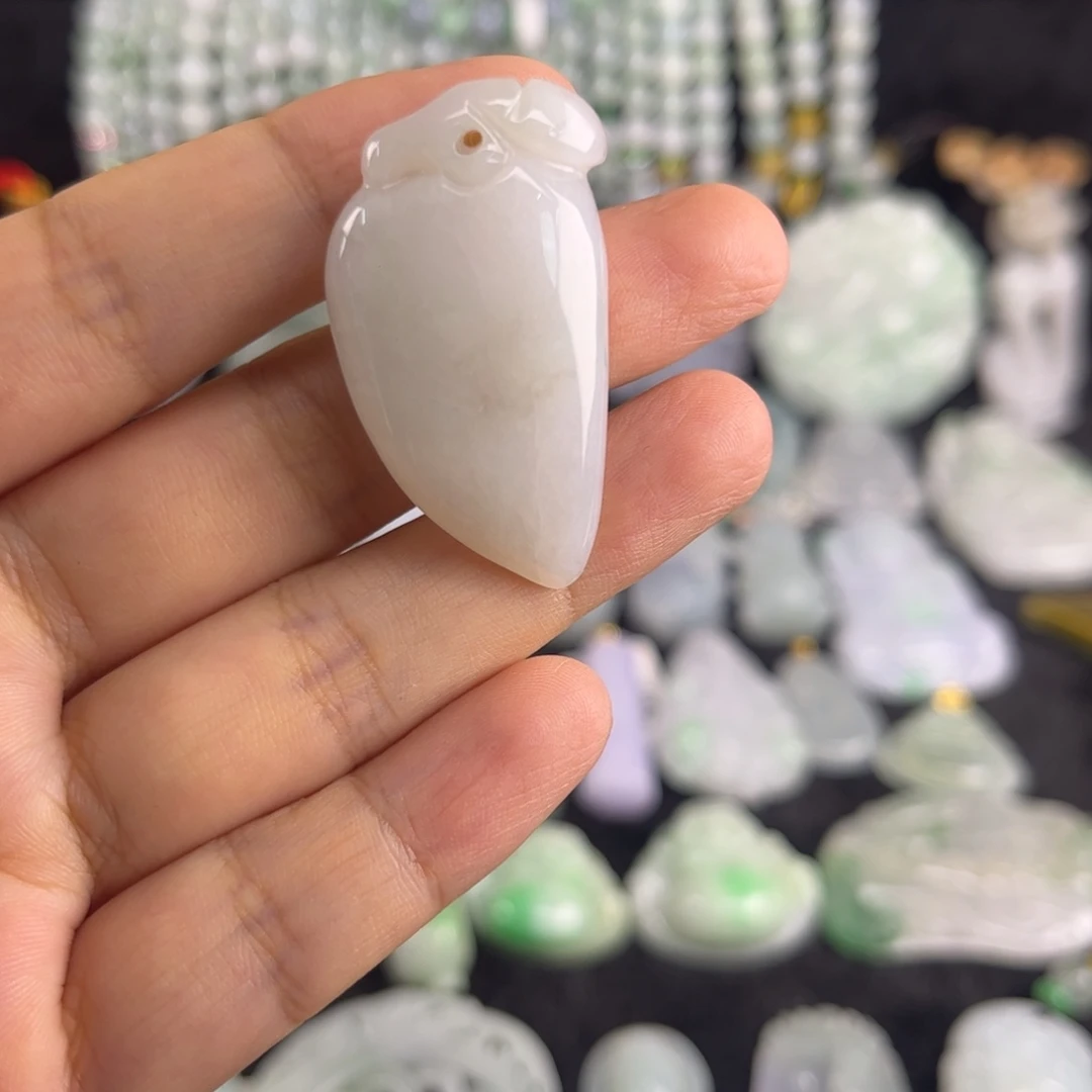 翡翠未镶嵌吊坠(不含链)瑕疵