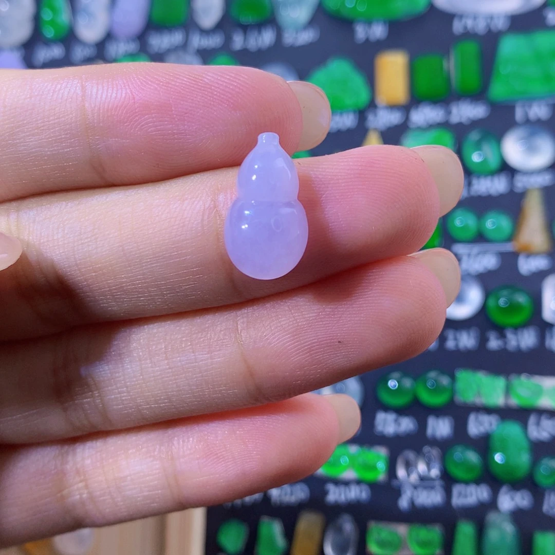 翡翠未镶嵌颈饰紫葫芦