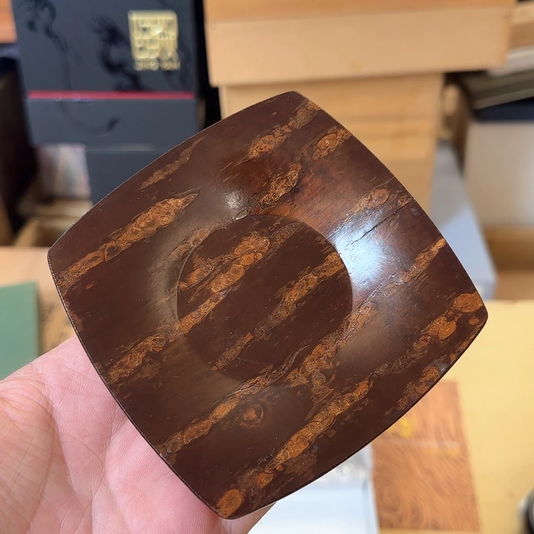 盖碗在家门口吃着呢么