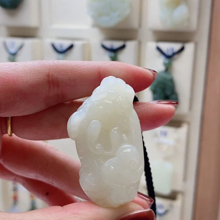 又***话和田玉未镶嵌颈饰