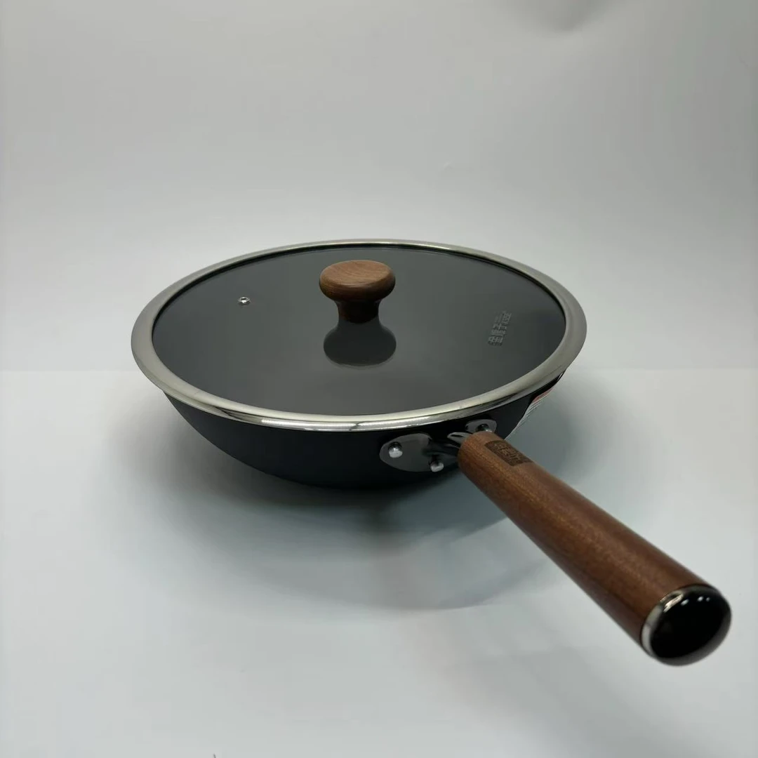 （品质福利）金嫂子三代防锈爆炒轻量精铁锅32cm-礼盒（D22）