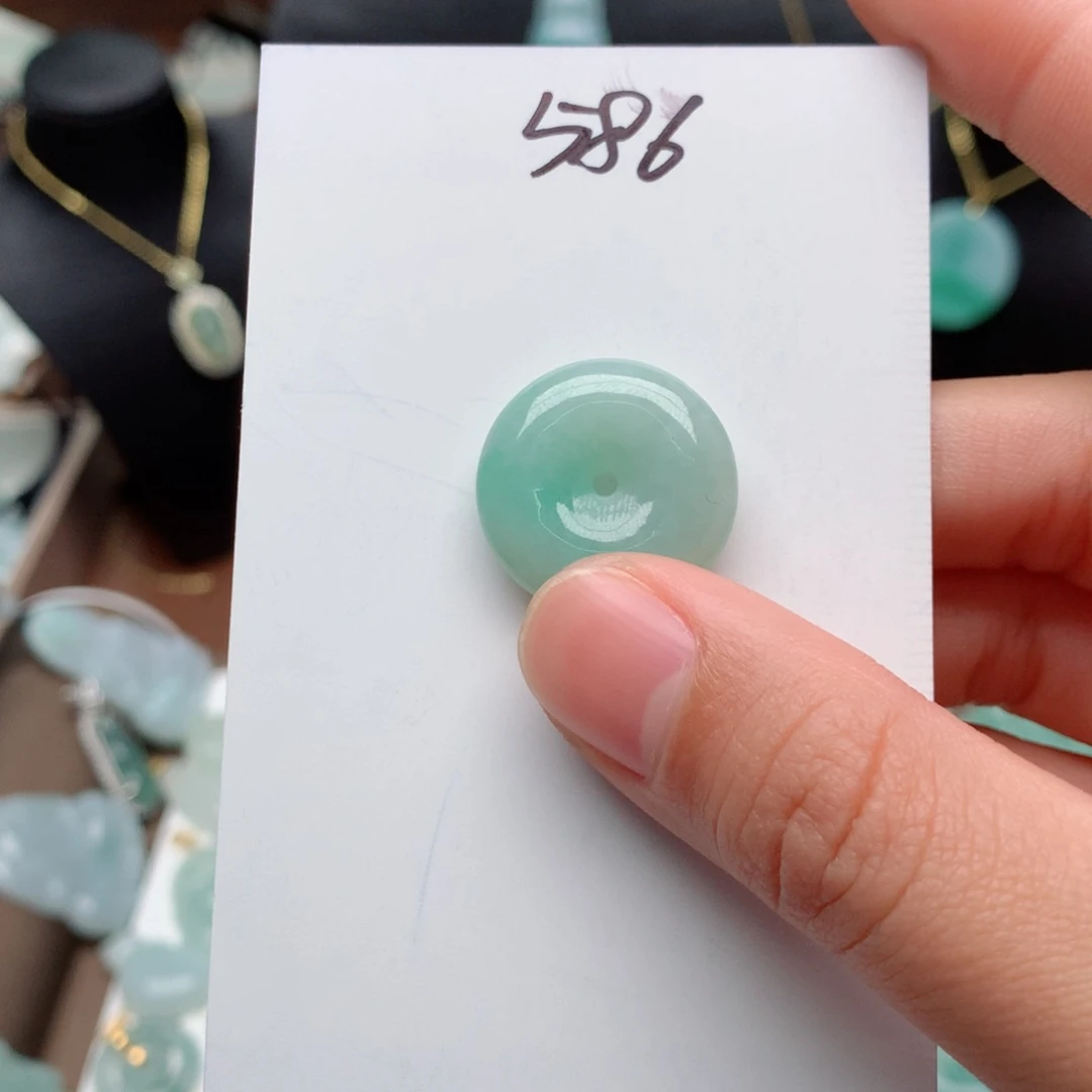 翡翠颈饰未镶嵌停吊坠