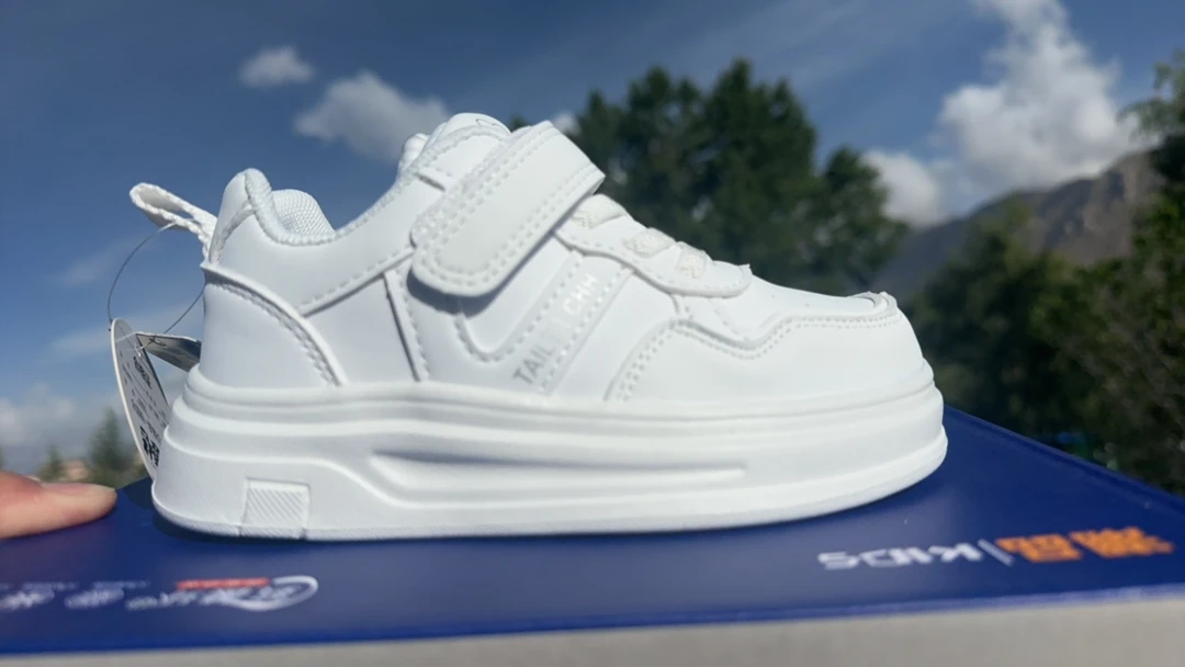 2025年最新款小白鞋儿童