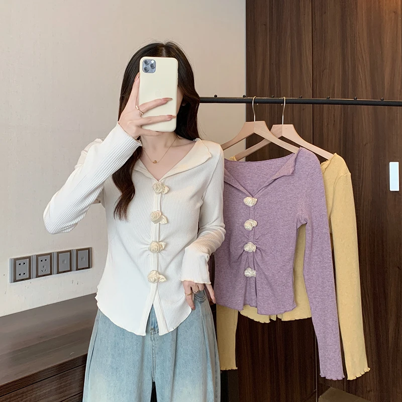 大码女装2025春新款胖mm立体花扣折皱修身显瘦长袖针织打底衫