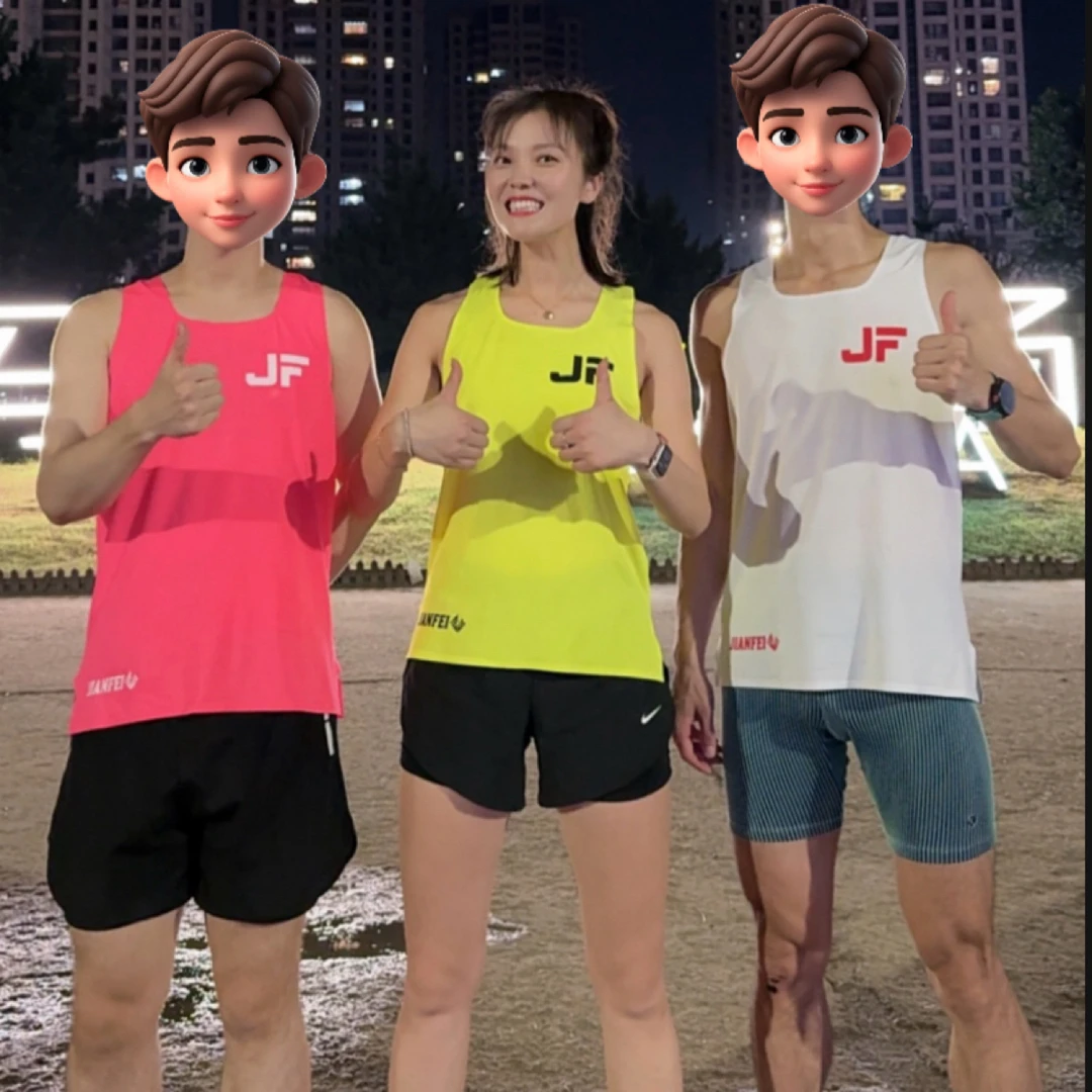 男女同款马拉松装备（定制款PB运动背心）压胶速干，透气轻薄。