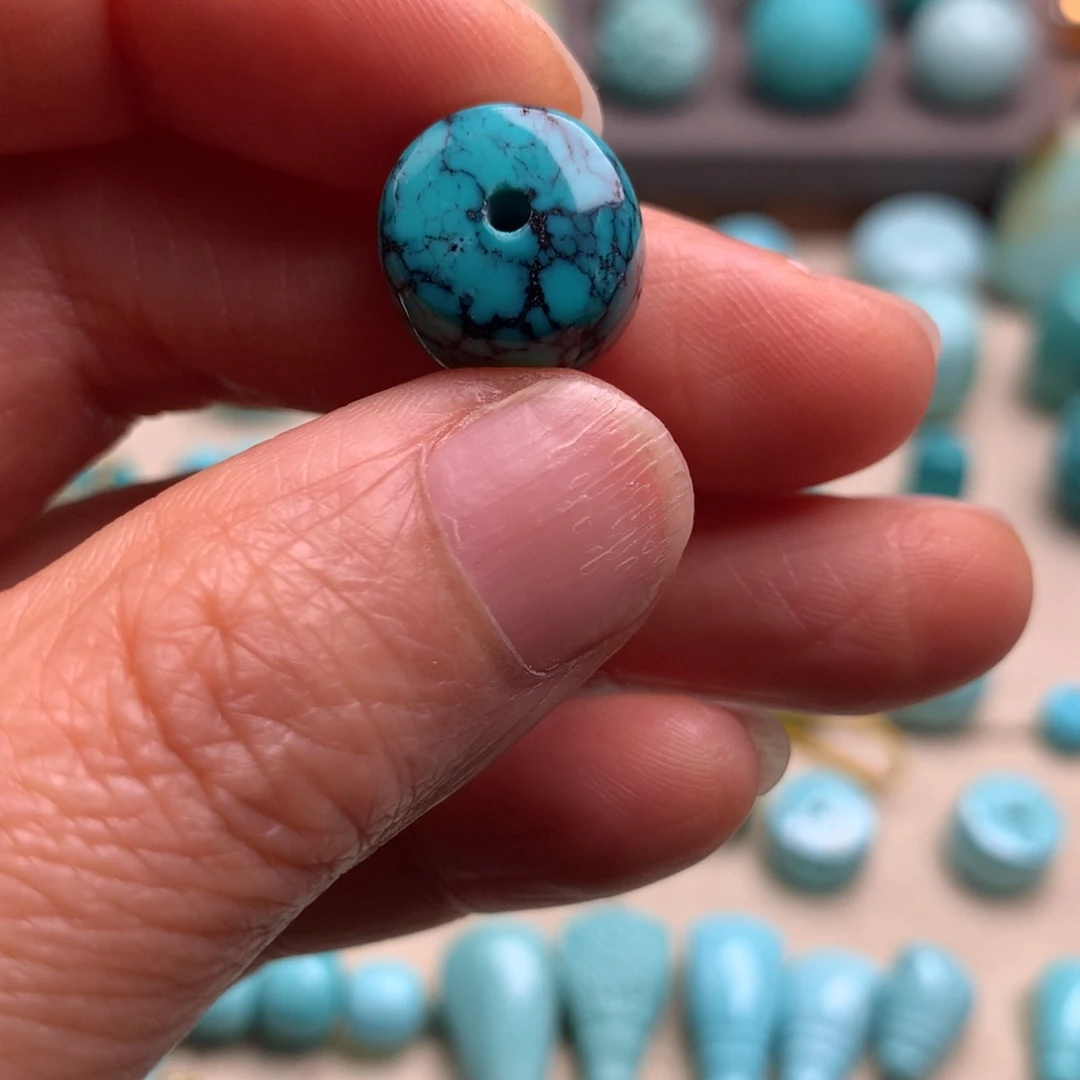 绿松石未镶嵌颈饰