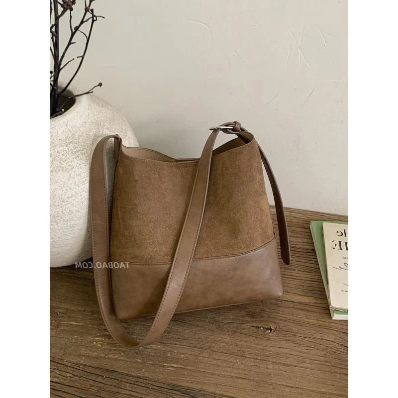 简约复古磨砂包包女2025新款大容量通勤单肩斜挎包时尚韩版水桶包