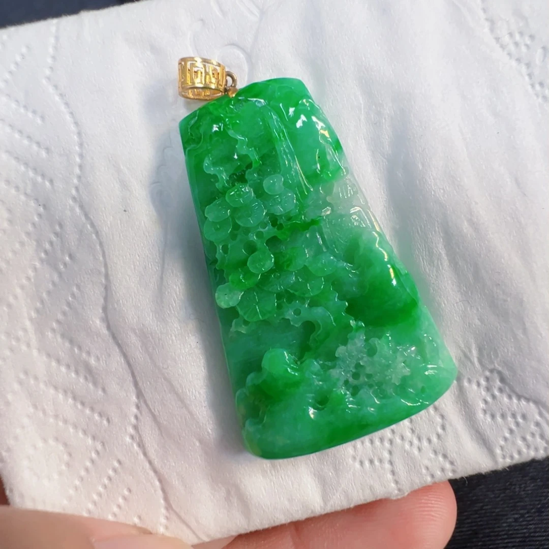 颈饰18K金镶嵌翡翠