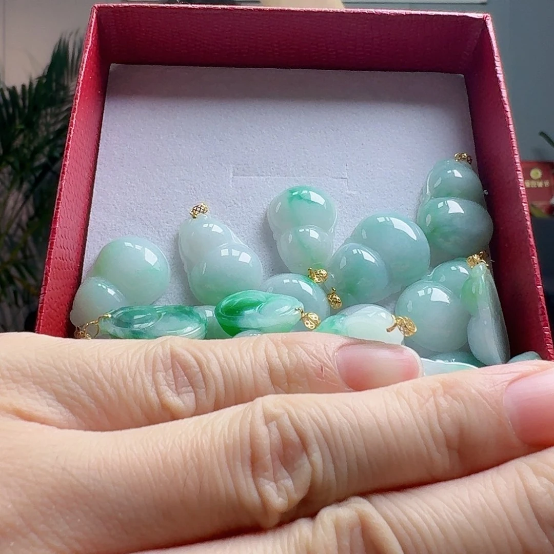 翡翠吊坠(不含链)18K金镶嵌多样性发货其一