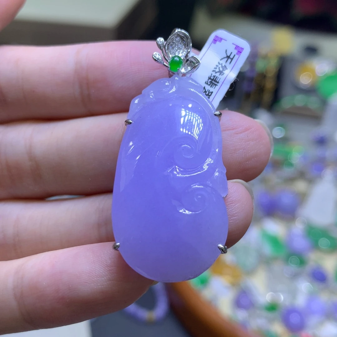 颈饰18K金镶嵌翡翠