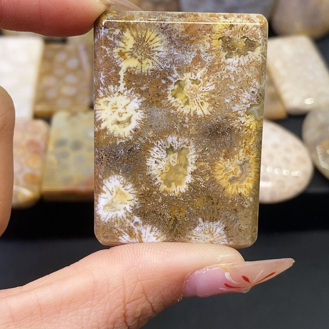 硅化玉颈饰合金花**忧