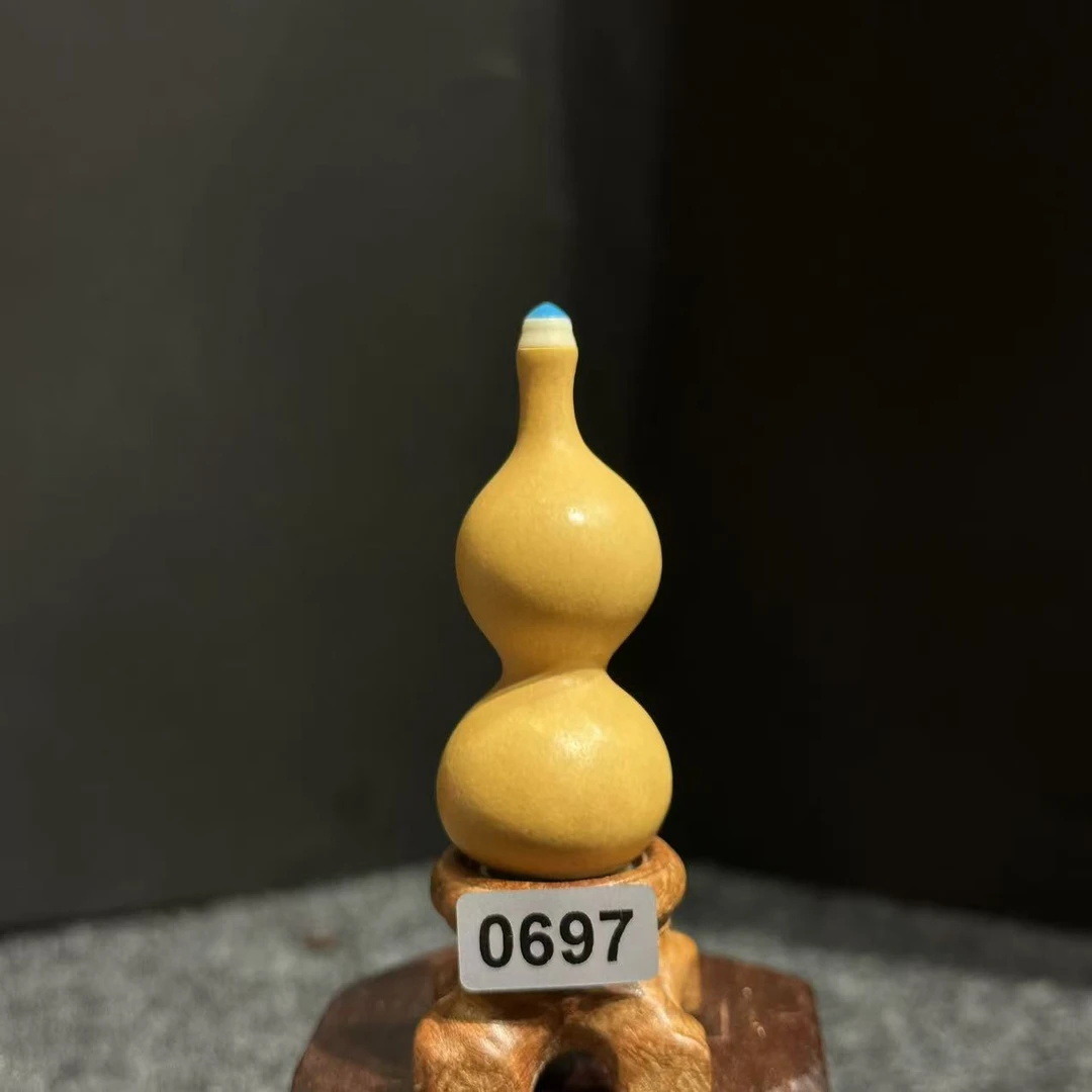 0697号拍品（葫芦）