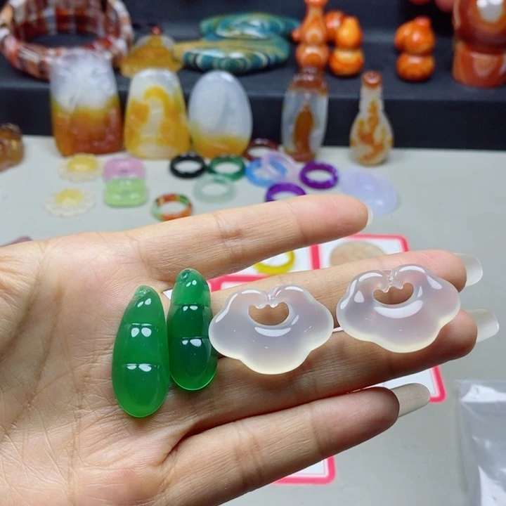 未镶嵌颈饰玛瑙/玉髓白*子