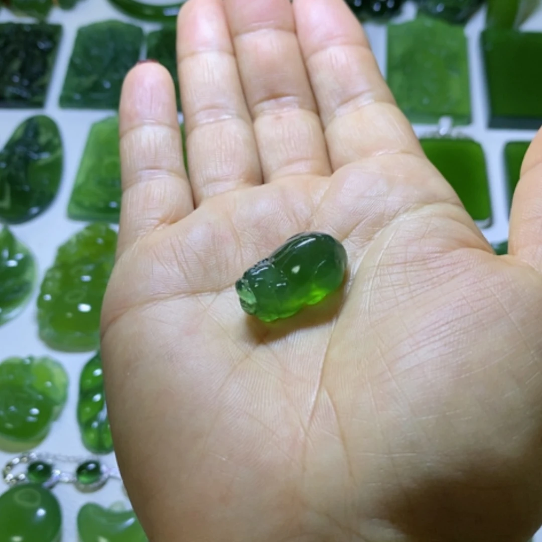 【闪购商品】蛇纹石玉颈饰未镶嵌