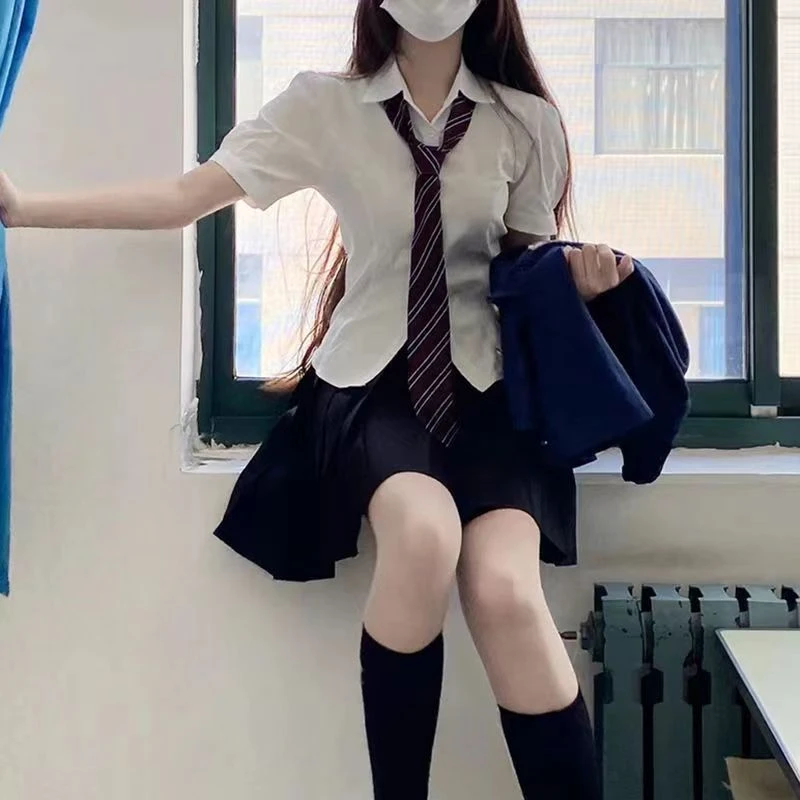 雪雪精品服饰女装显瘦短款
