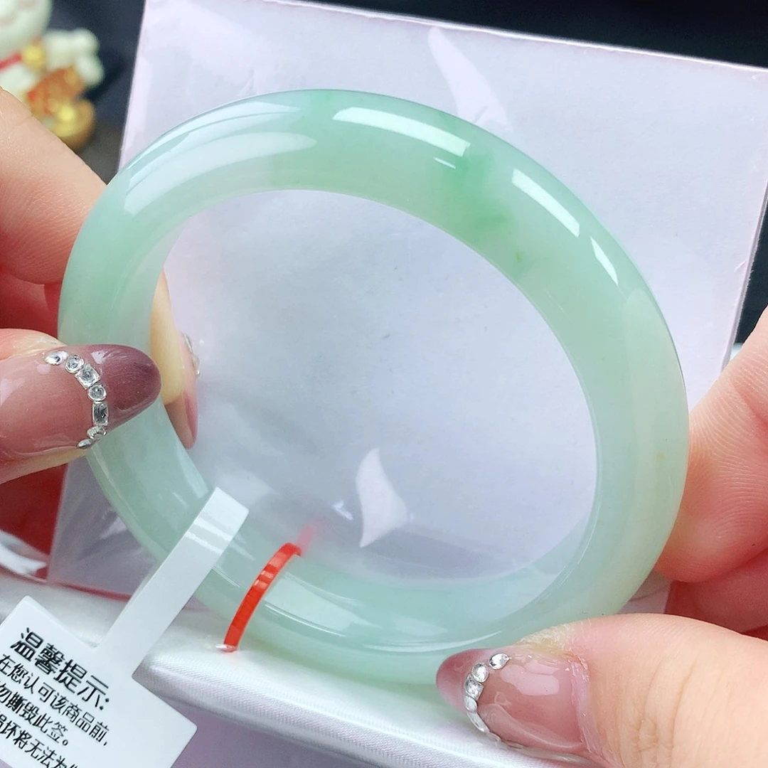 翡翠手镯未镶嵌56圈