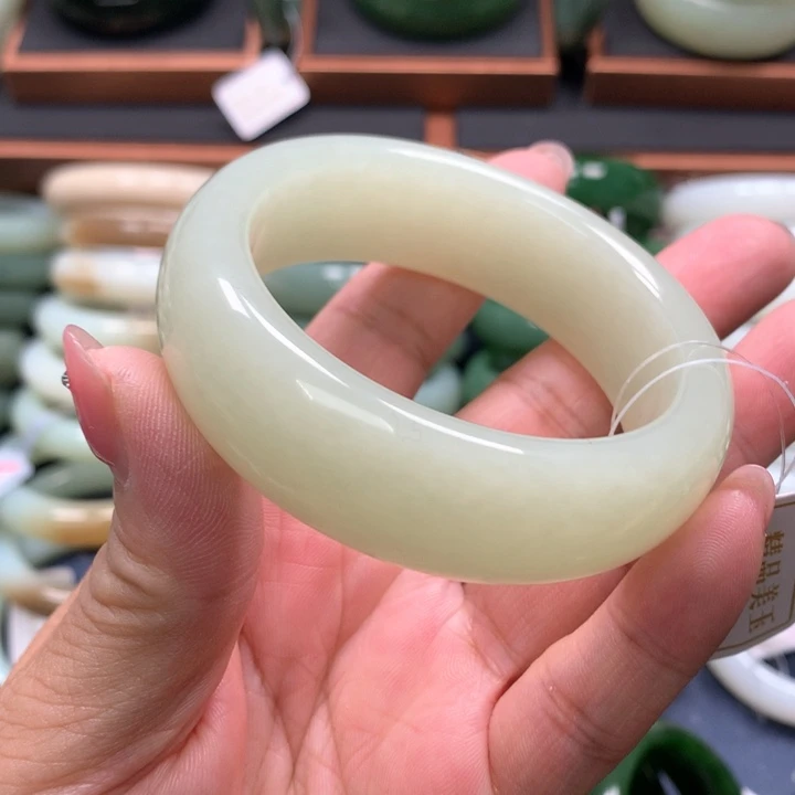 【闪购商品】未镶嵌手镯和田玉1