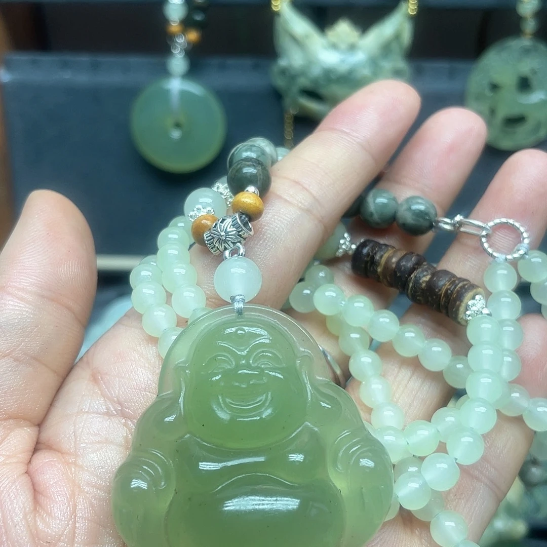 未镶嵌蛇纹石玉颈饰