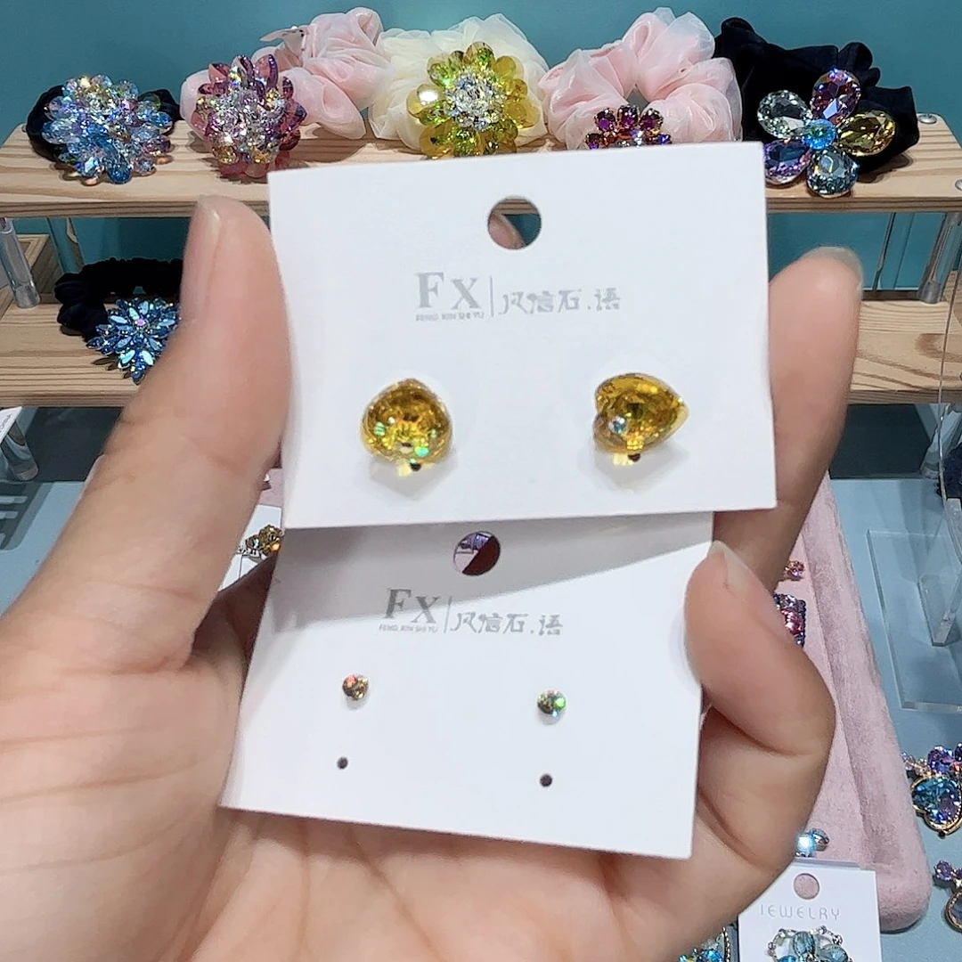 秀***皮质铁合金耳钉的