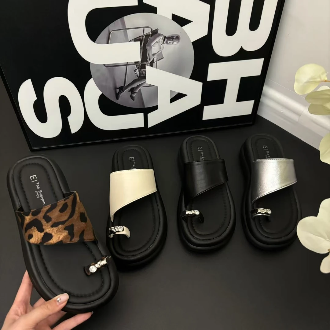 套趾厚底拖鞋女夏外穿2025新款百搭休闲金属扣气质防滑韩版一字拖