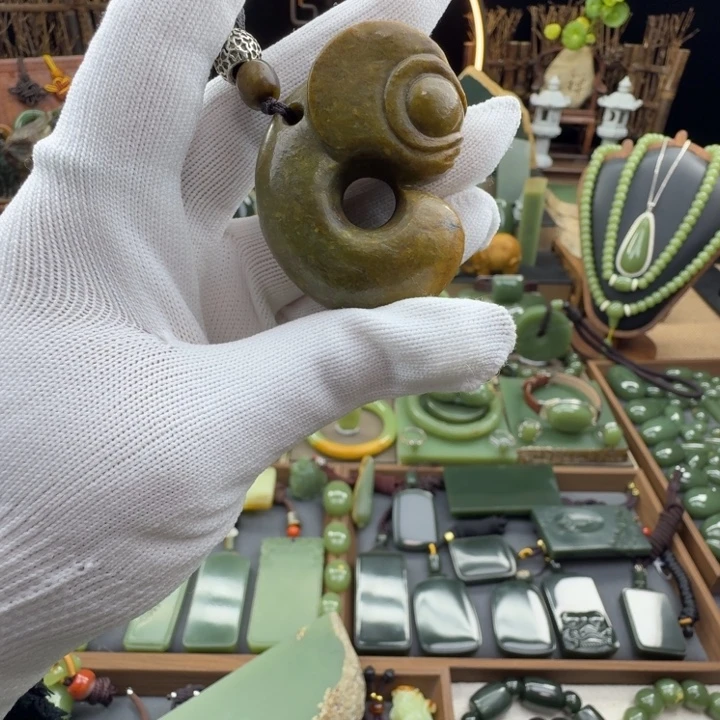 岫岩河磨玉（透闪石质玉）未镶嵌把件