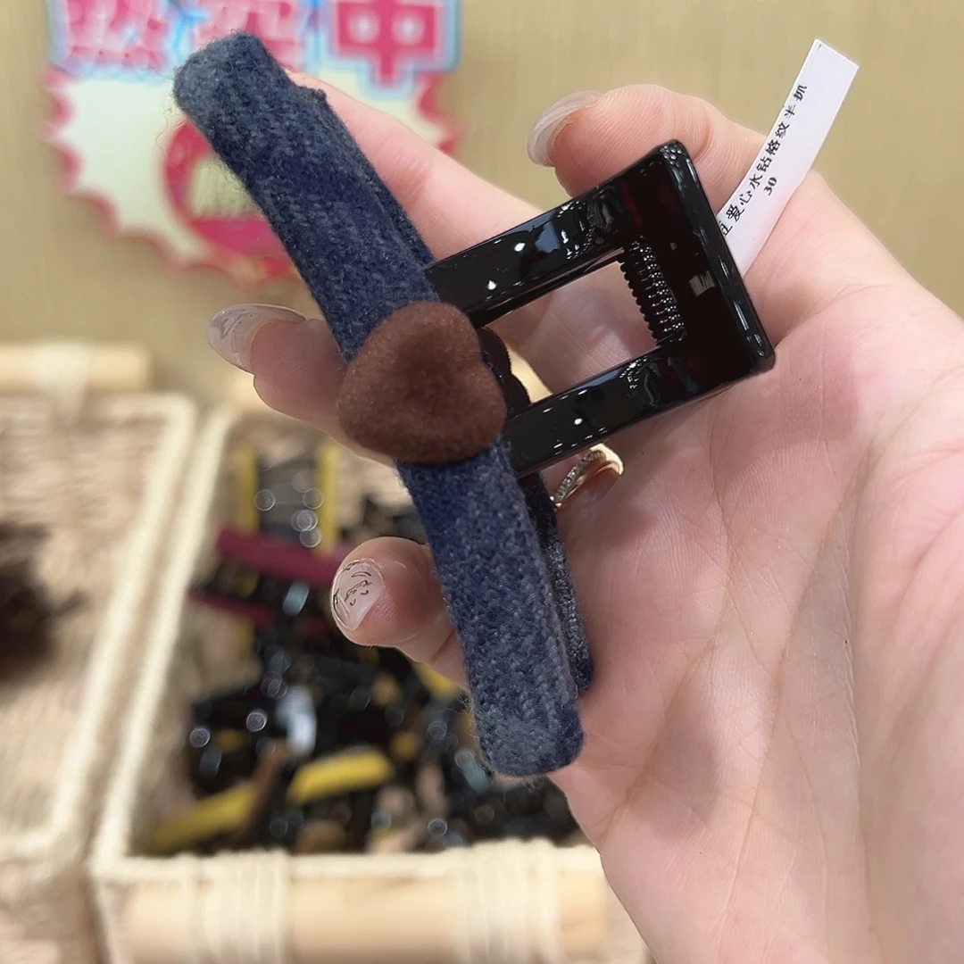 仿珍珠非金属蓝色格子中抓