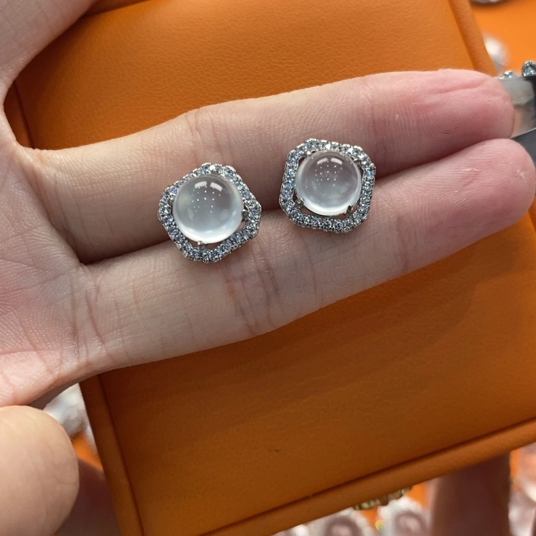 石英质玉吊坠(不含链)合金