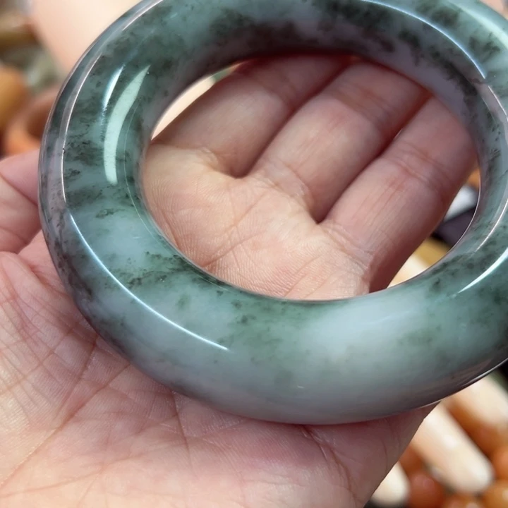 石英岩玉未镶嵌手镯