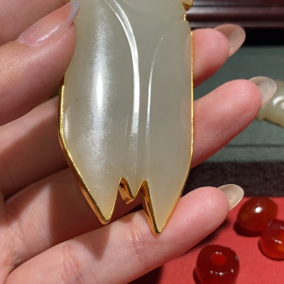 宇***场和田玉未镶嵌珠宝奇石