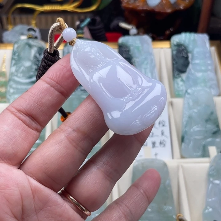 后***3翡翠未镶嵌颈饰观音