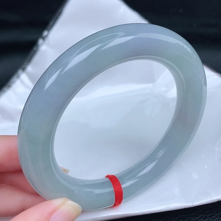 未镶嵌手镯（圆镯）翡翠天然