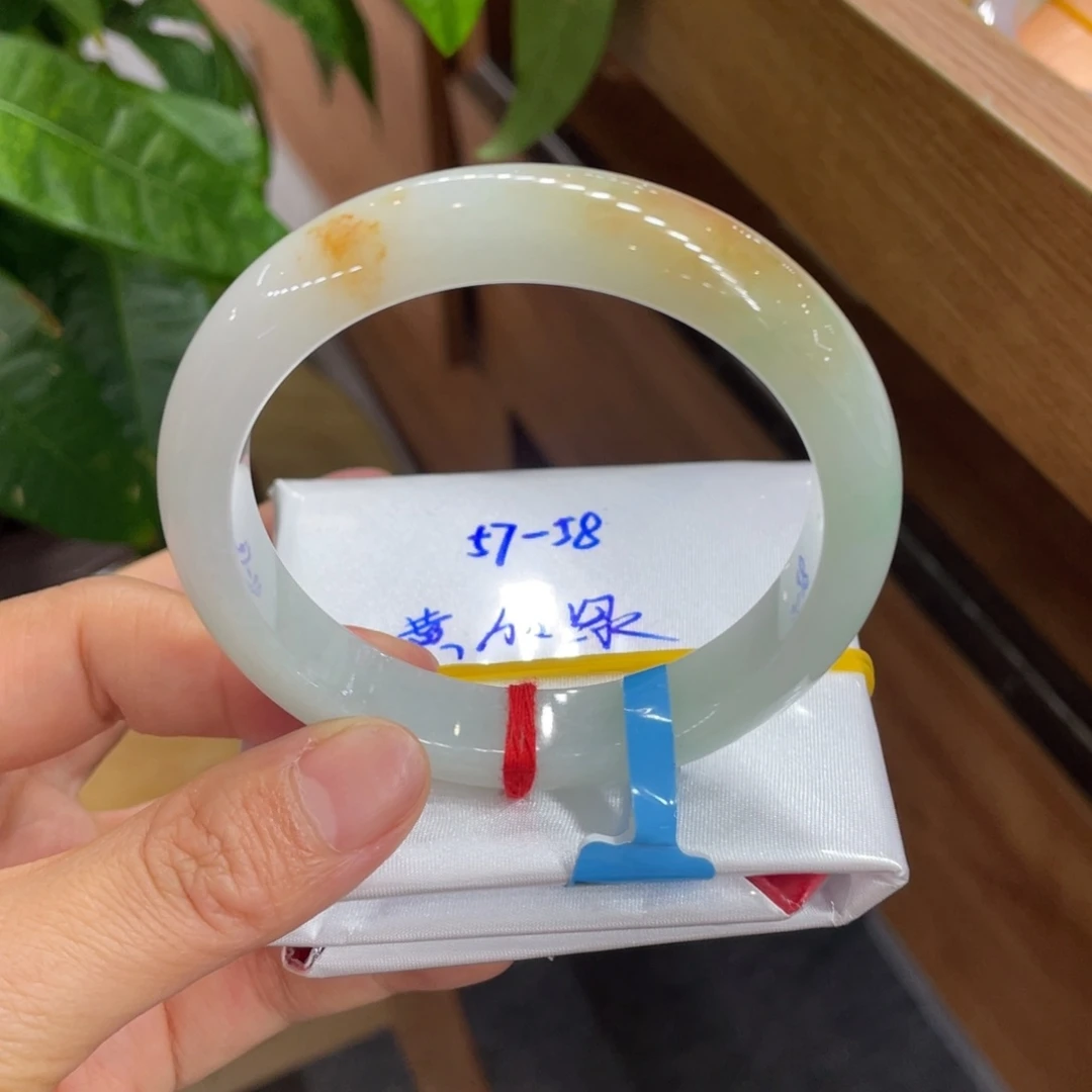 翡翠手镯未镶嵌天然翡翠