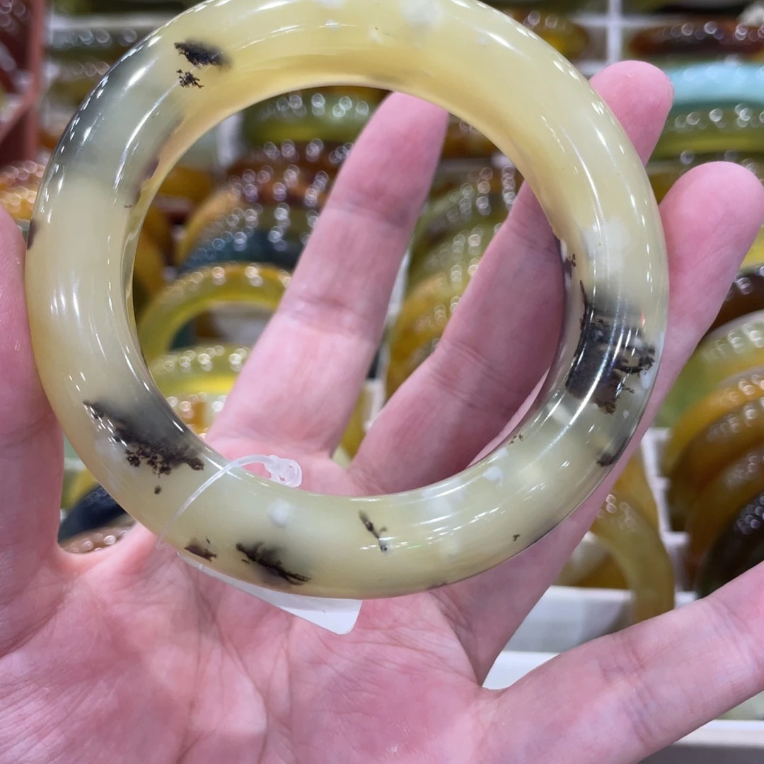 蛇纹石玉未镶嵌手镯