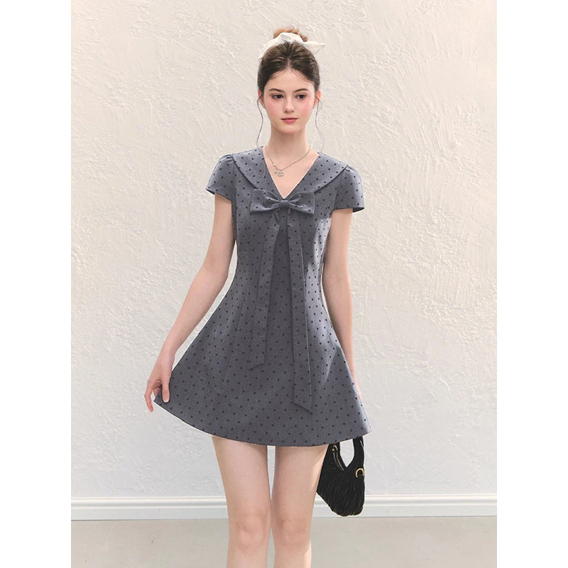 miu系复古波点灰色连衣裙夏季新款蝴蝶结飘带娃娃领A字短裙D3028