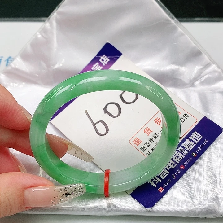 未镶嵌手镯（贵妃镯）翡翠