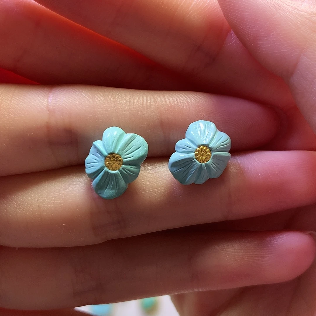 绿松石18K金镶嵌耳钉