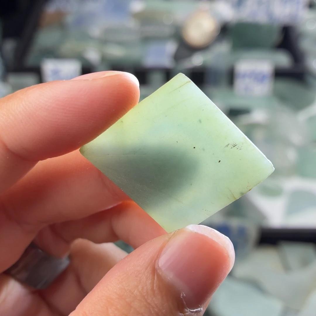 定制翡翠未镶嵌天然缅甸翡翠a货糯冰边角料油青