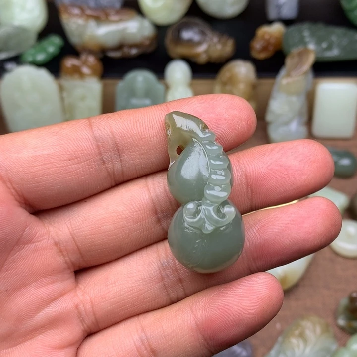 瞬***间和田玉未镶嵌挂件