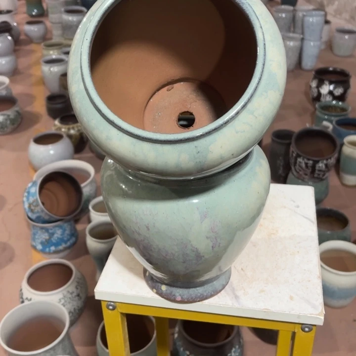 紫砂花盆口径16高度21两只小瑕疵