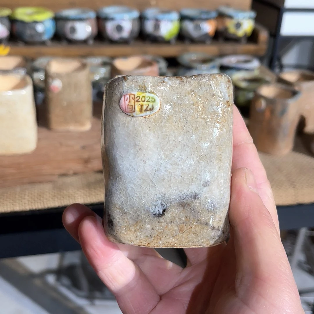 红陶花*。匣钵土内口4.5外高7.5