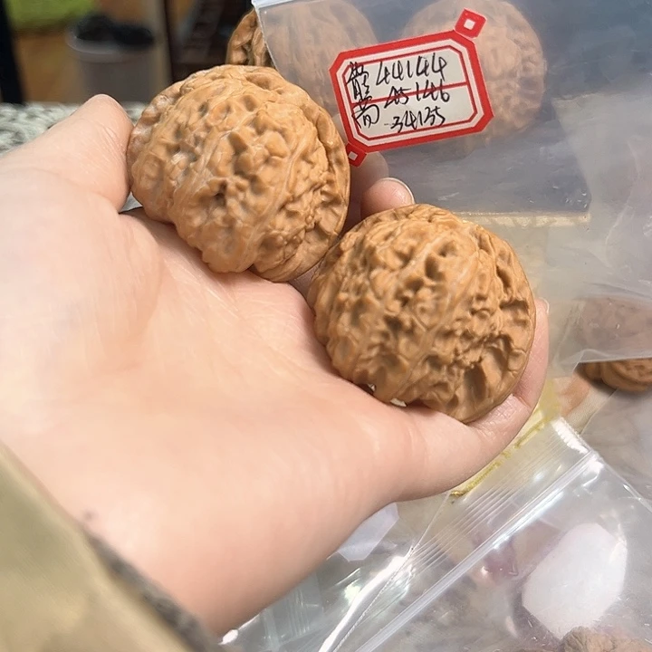 文玩核桃把件白狮子