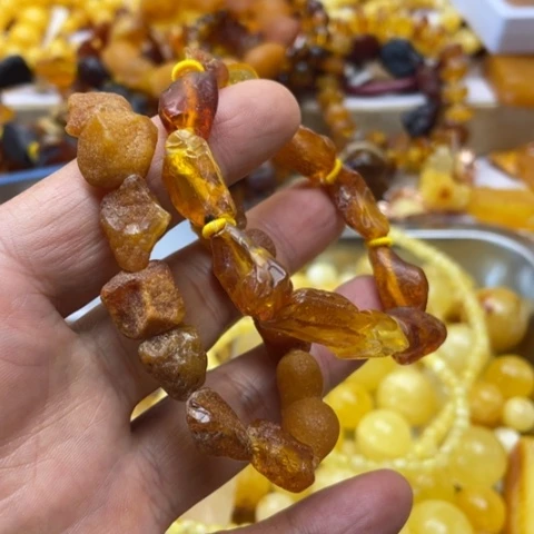 手串植物珀未镶嵌红****?手串