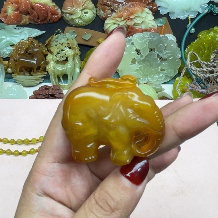 小***总蛇纹石玉未镶嵌颈饰