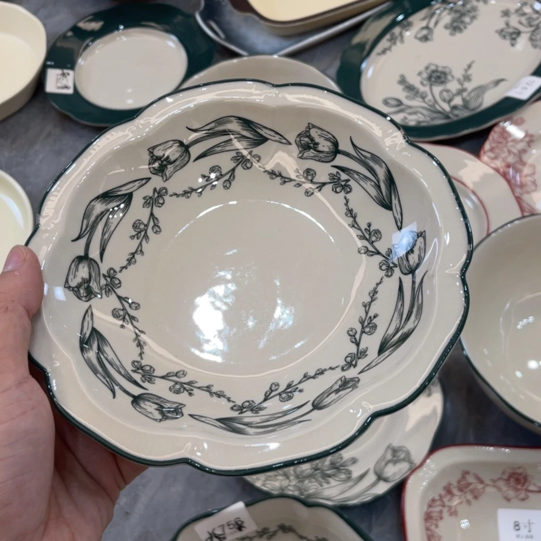 陶瓷微瑕餐具介意勿拍，满18飞！